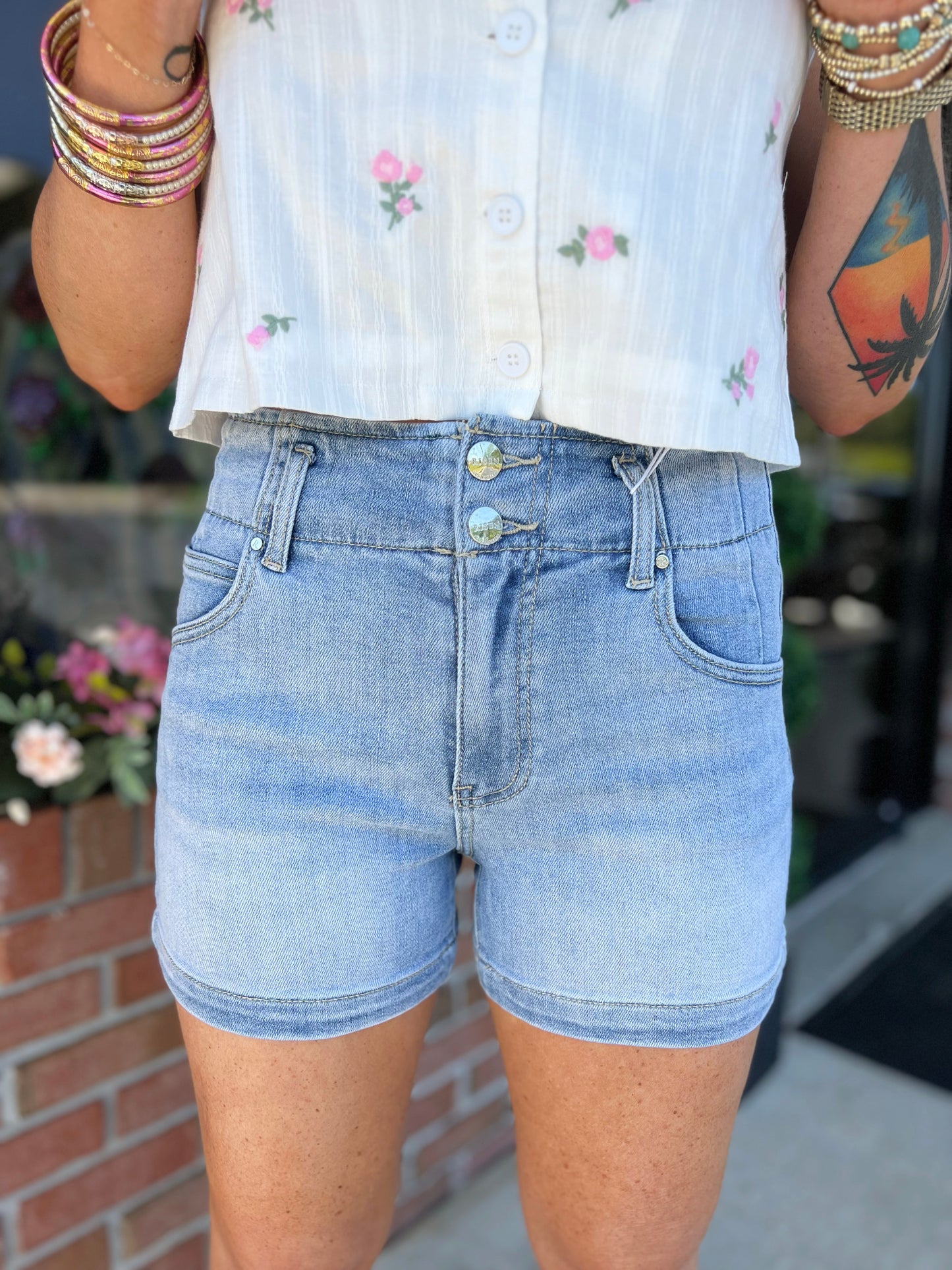 High Rise Detailed Seam Shorts