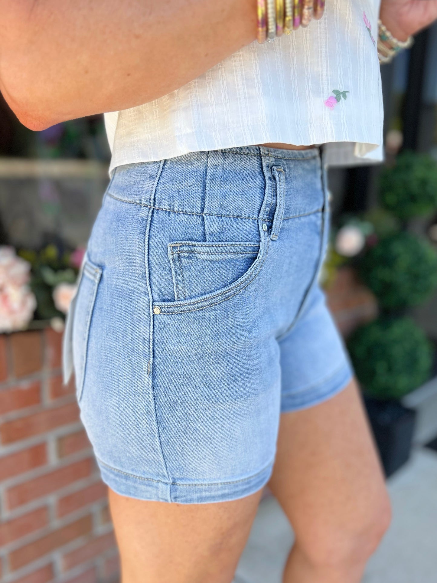 High Rise Detailed Seam Shorts