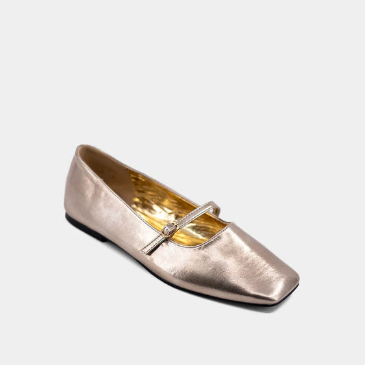 Adele Flat