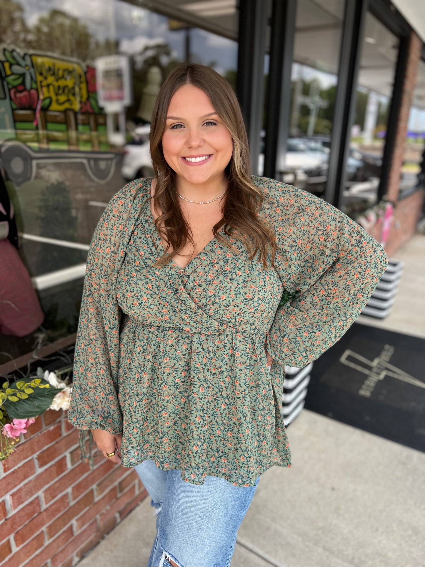 Ditsy Floral Blouse (Curvy)