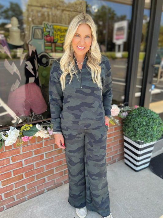 VH Camo Cloud Fleece Flare Pants