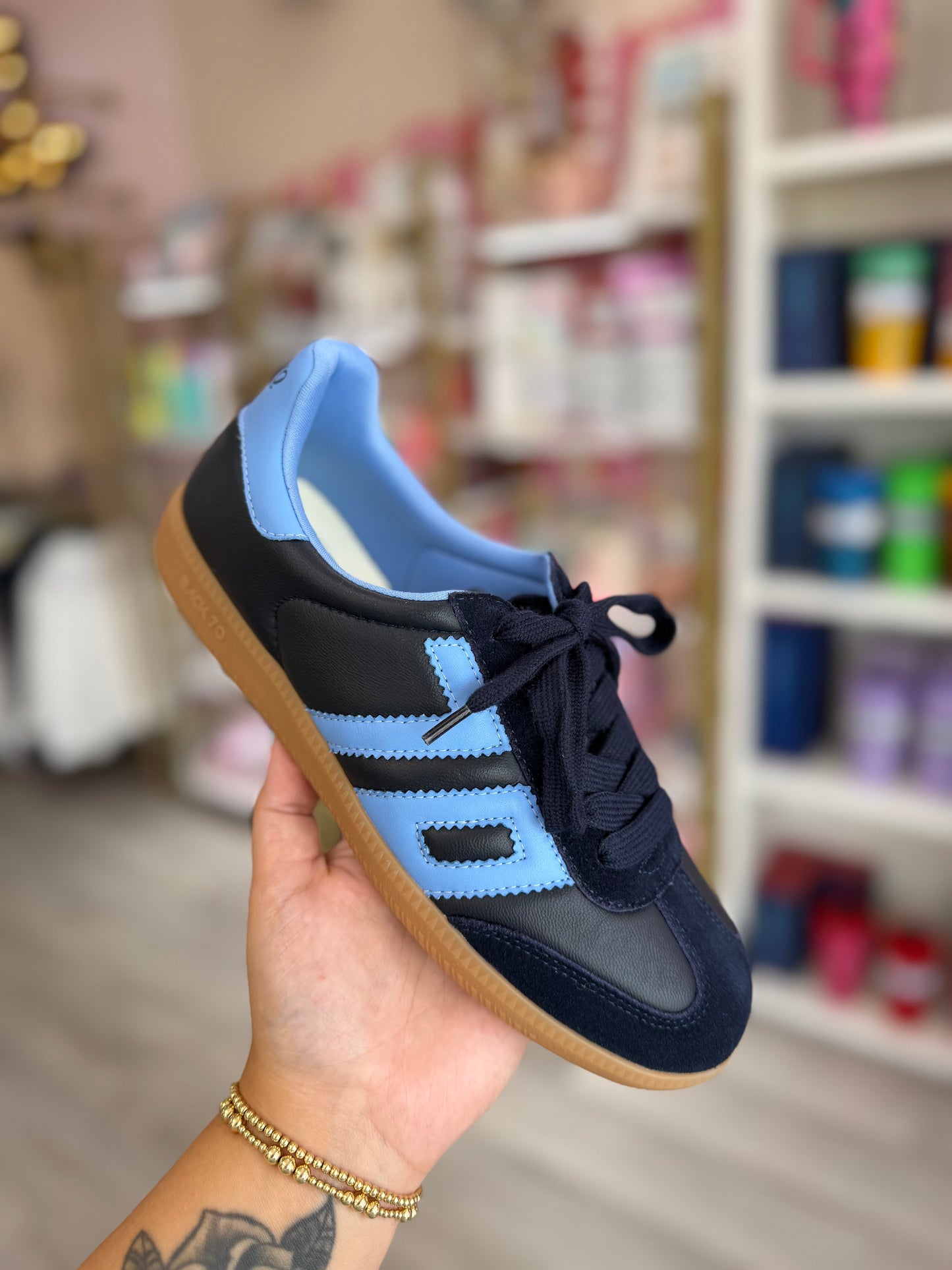 Back 70 Cloud W26 in Navy Sky