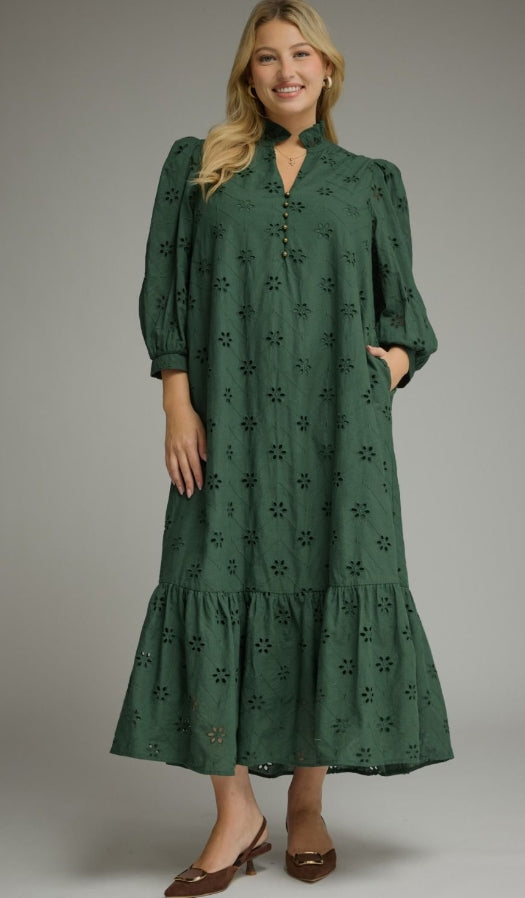 Floral Eyelet Dress - Curvy